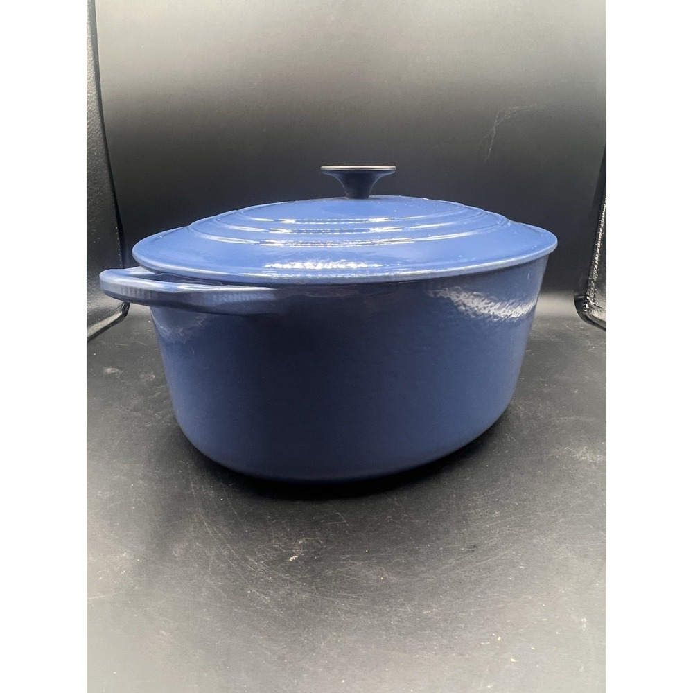 Le Creuset cast iron oval cobalt blue dutch oven #33 8 quart with lid - Picture 5 of 9